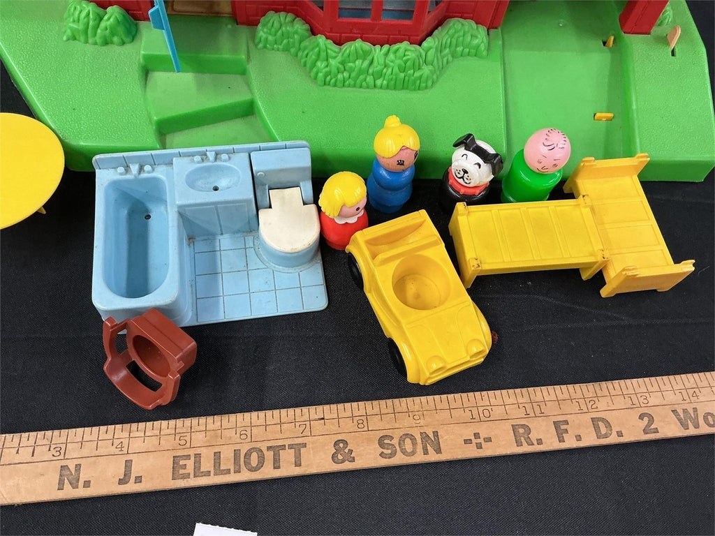 1989 Fisher Price Little People Neighborhood Playset #2551 red & yellow house – photo 2