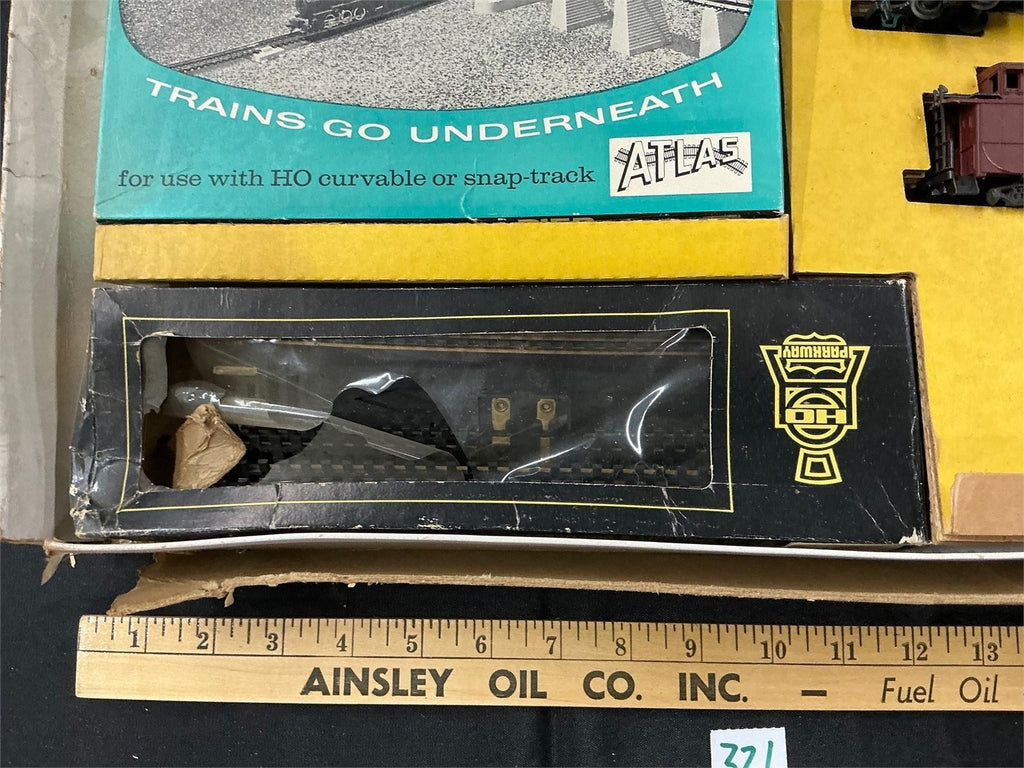 Vintage HO Scale Santa Fe #5028 Train Set Lot Cars Track Atlas Pier Set UNTESTED – photo 6