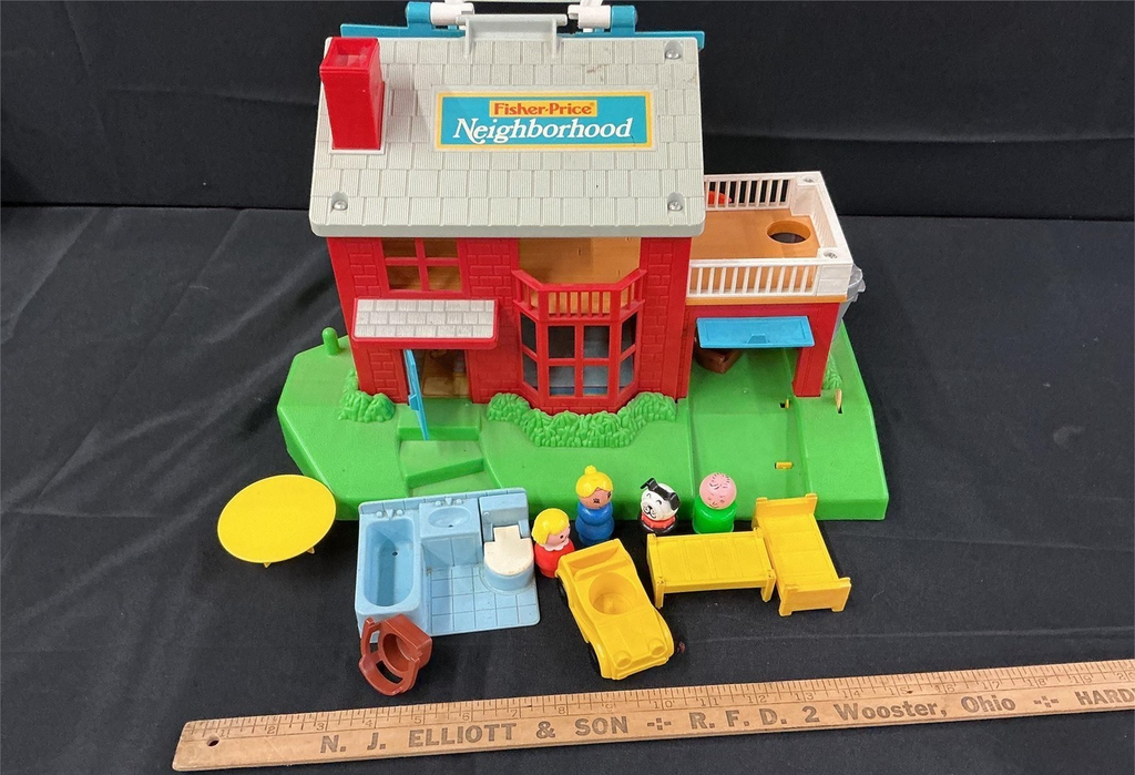 1989 Fisher Price Little People Neighborhood Playset #2551 red & yellow house