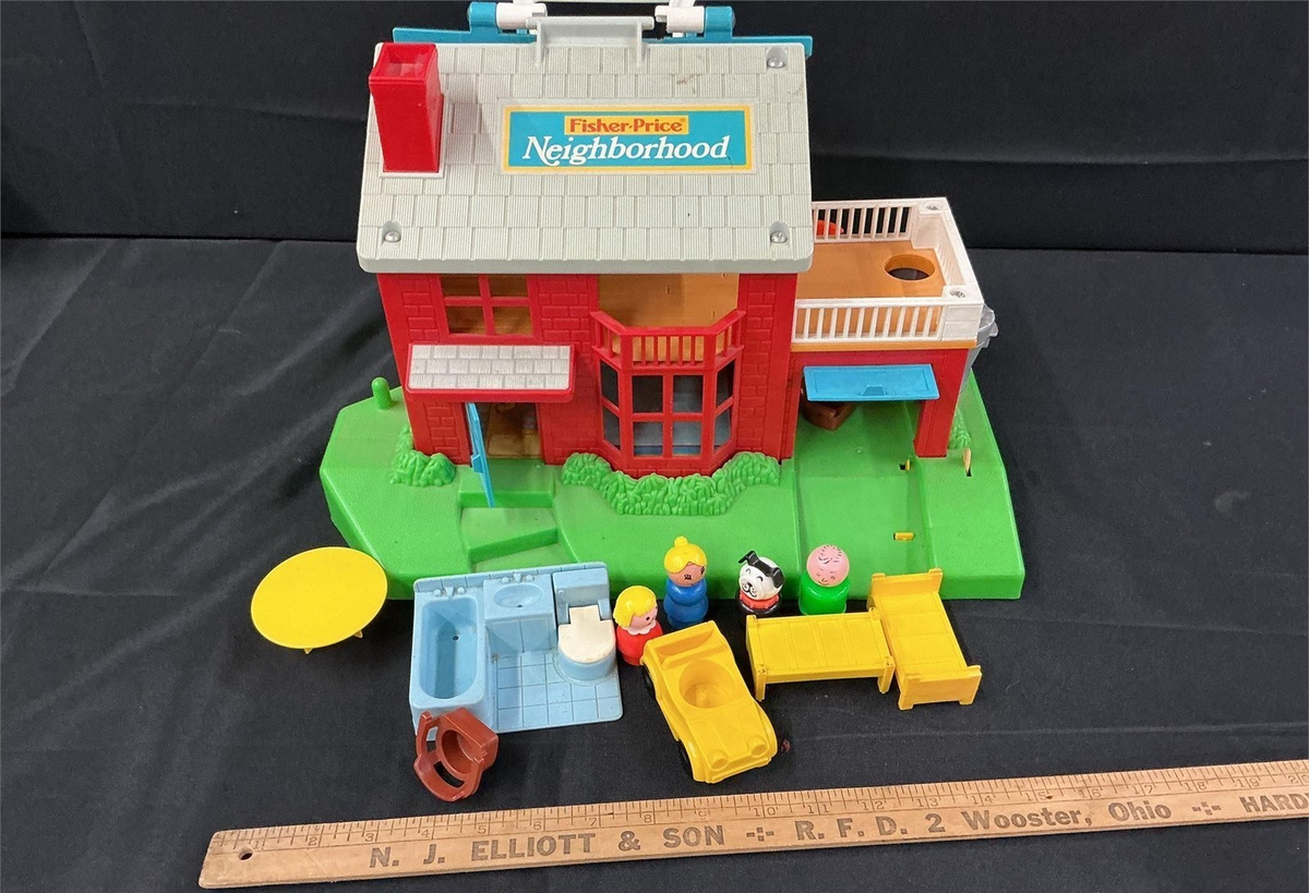 1989 Fisher Price Little People Neighborhood Playset #2551 red & yellow house