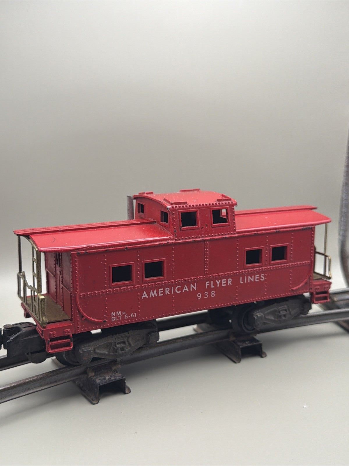 Vintage American Flyer S Gauge 938 Red Caboose - Die Cast Metal Trucks Postwar – photo 2
