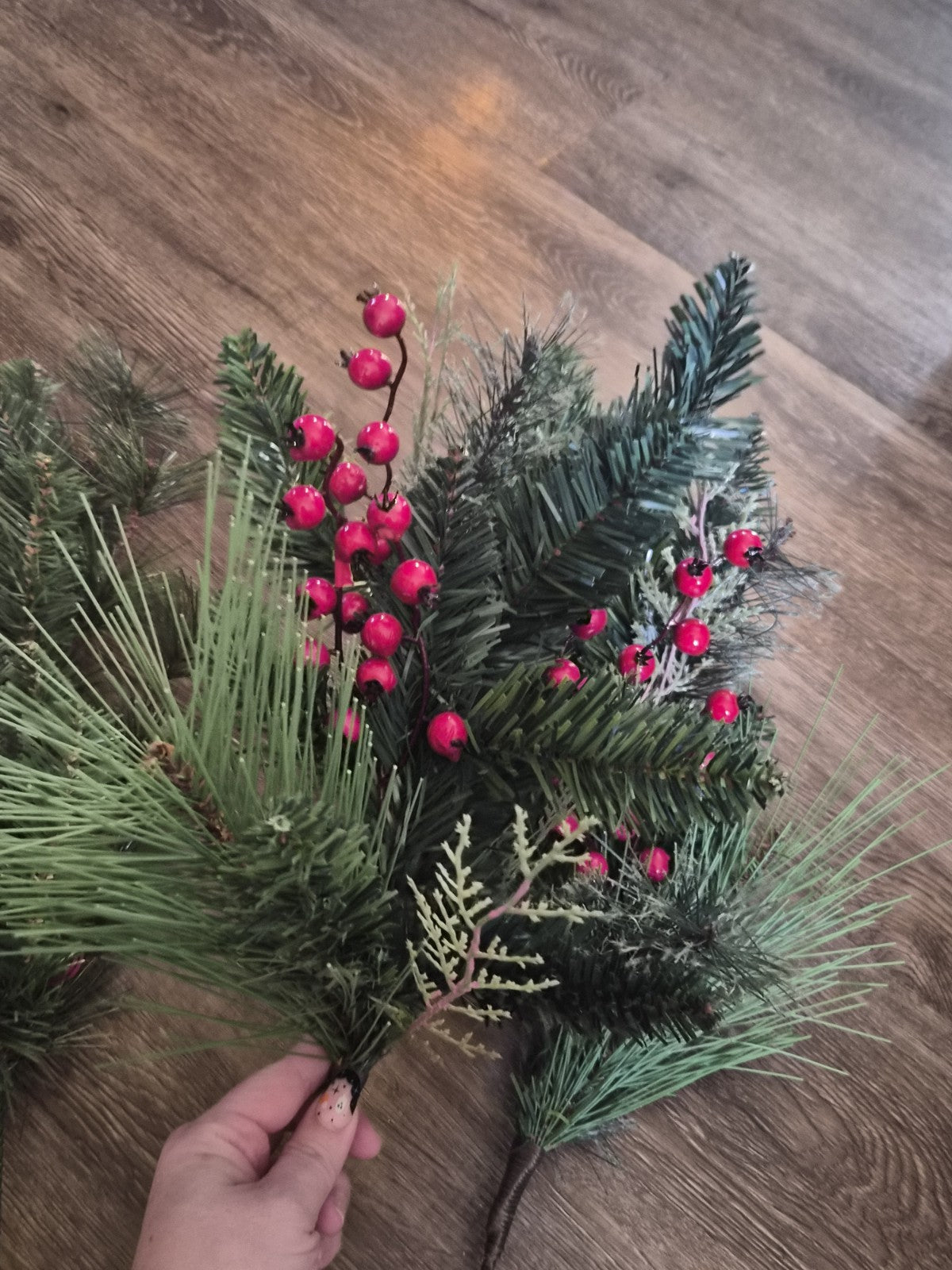 Pine Garland And Picks – photo 5