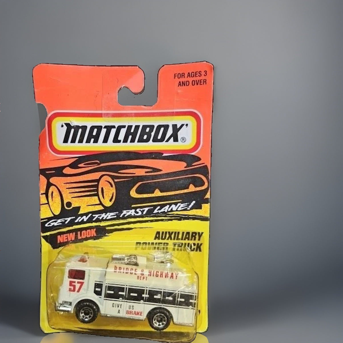 Matchbox 1995 Mack White Auxiliary Power Truck Bridge & Highway Dept #57 NEW B3