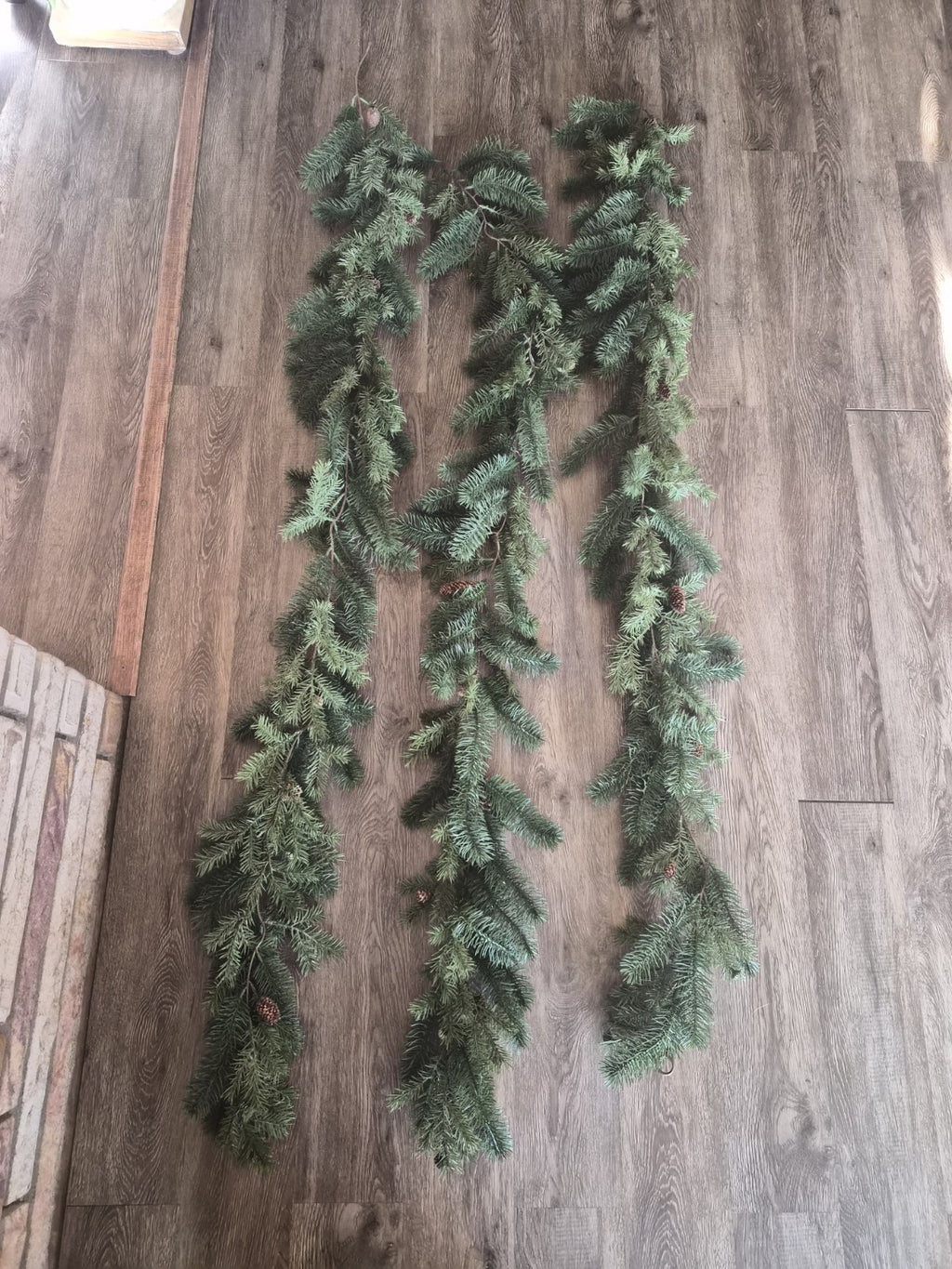 Pine Garland And Picks