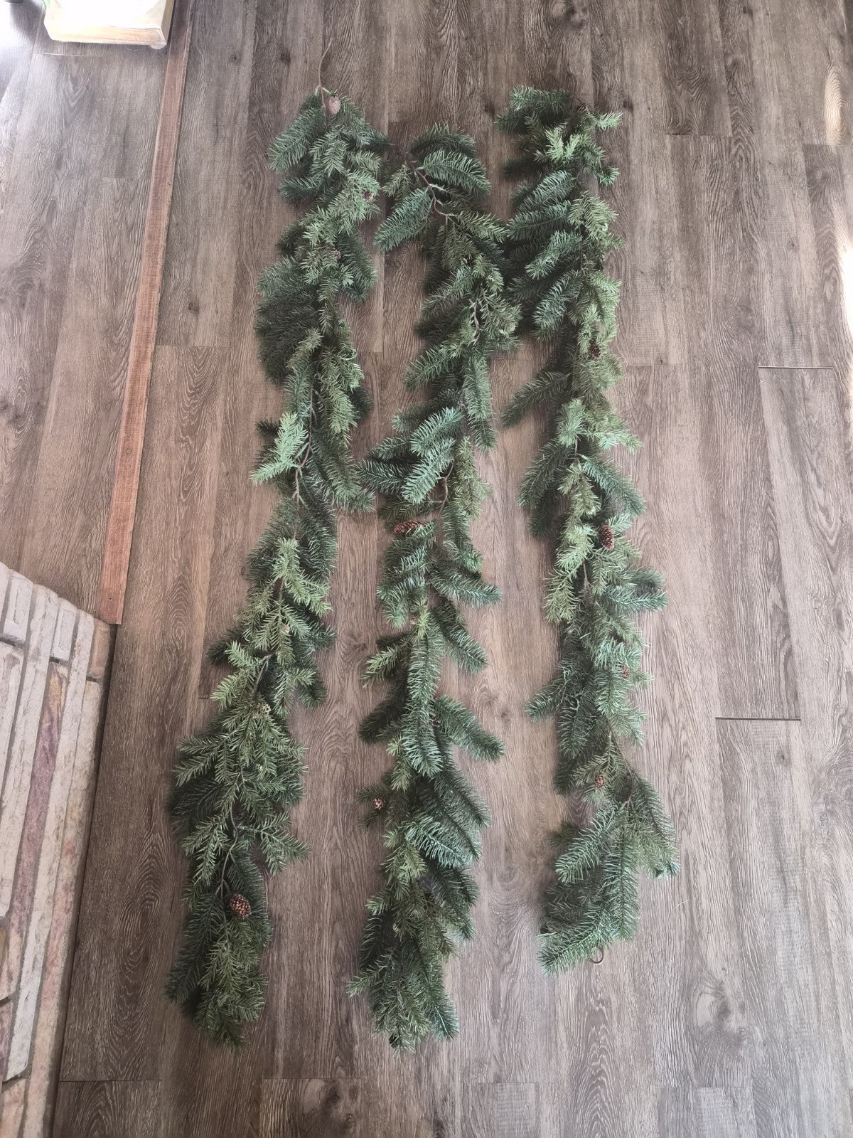 Pine Garland And Picks