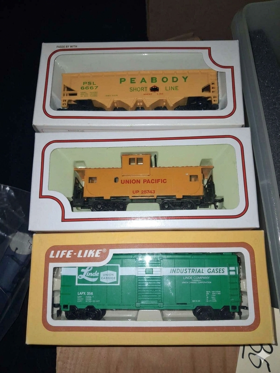 VINTAGE Bachmann Life-Like HO Scale Freight Cars & Caboose Boxed Lot 3pc